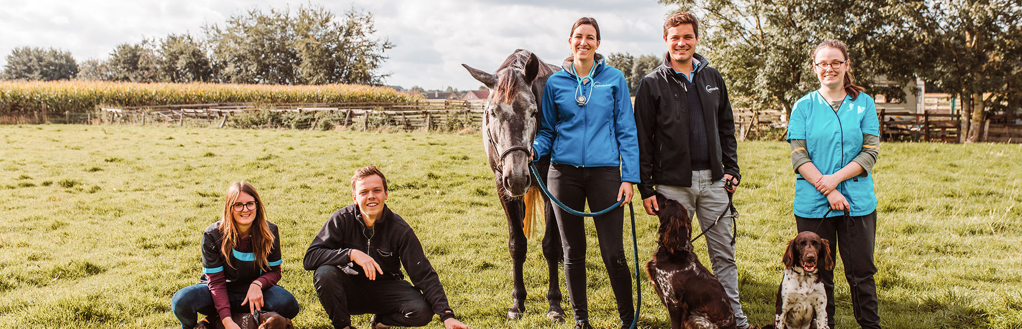 Teamfoto dierenartsenpraktijk ter Vrombaut.