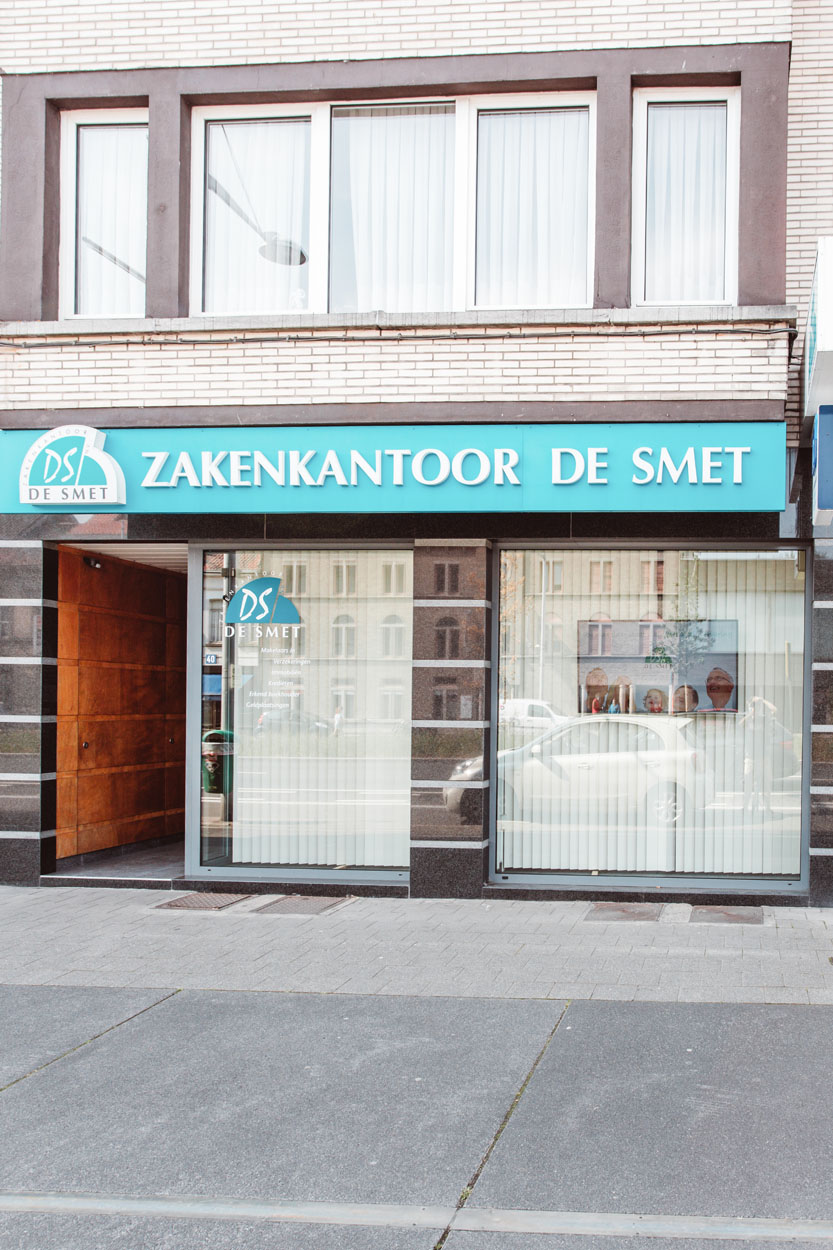 GEvel van Zakenkantoor De Smet die nu ook Contact groep werd.