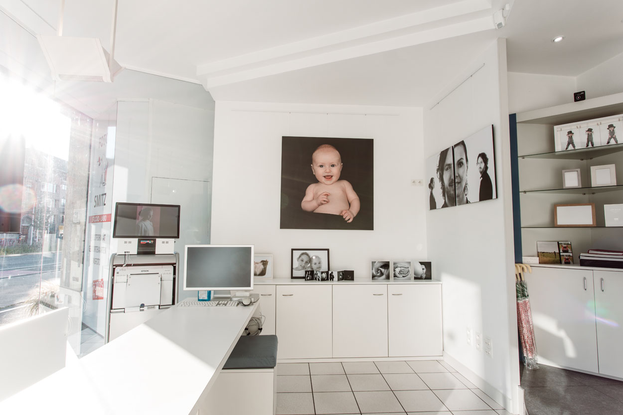 Ruimte vooraan in de winkel waar de klant kan plaatsnemen en waar de foto's geselecteerd worden.